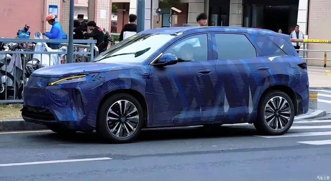 比亚迪全新SUV谍照曝光！或命名为元MAX，进入宋家族地盘？