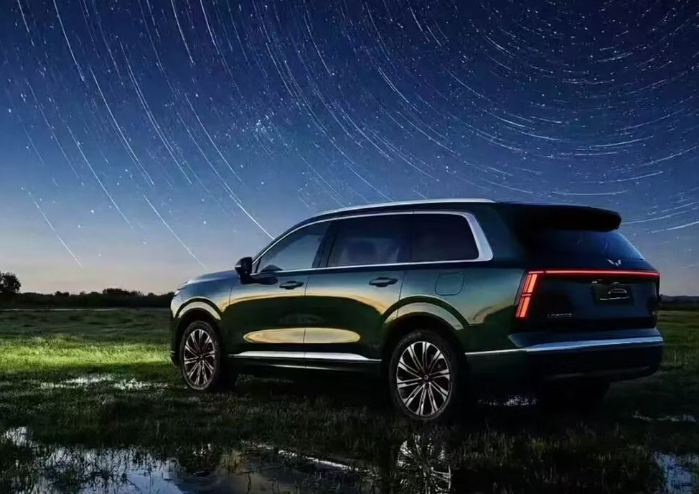 车长近5米，百公里不到6个油！精致、时尚，这还是你认识的五菱吗？